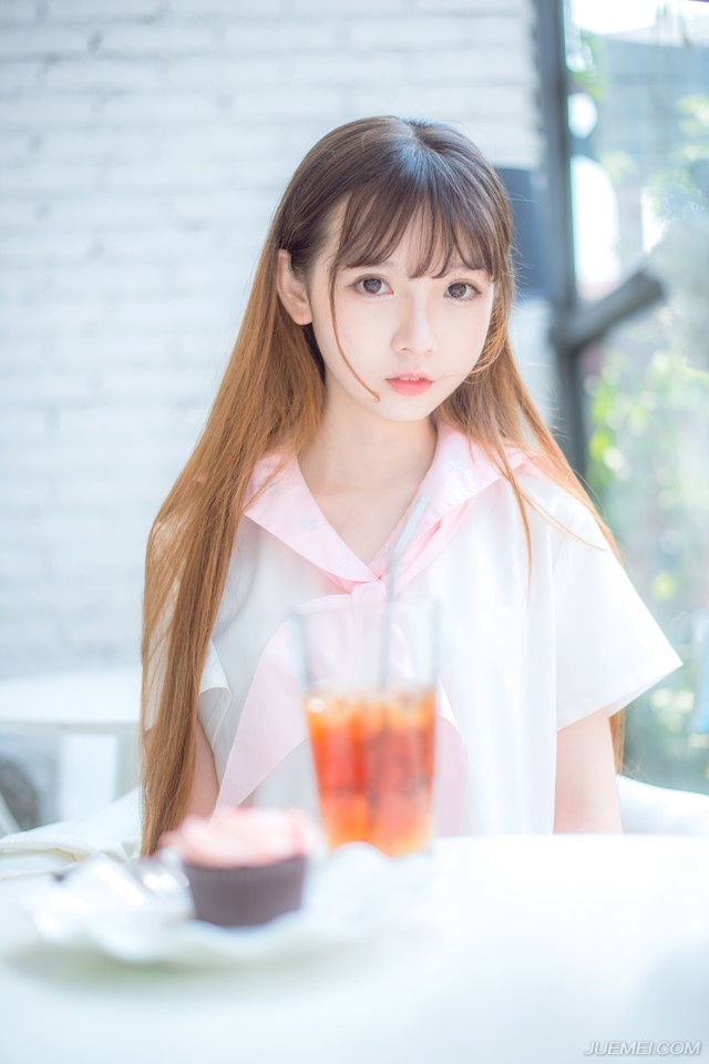 “这个文和就无需操心了，我自有方法让它回来。”吕布看着贾诩，两人同时笑了起来。